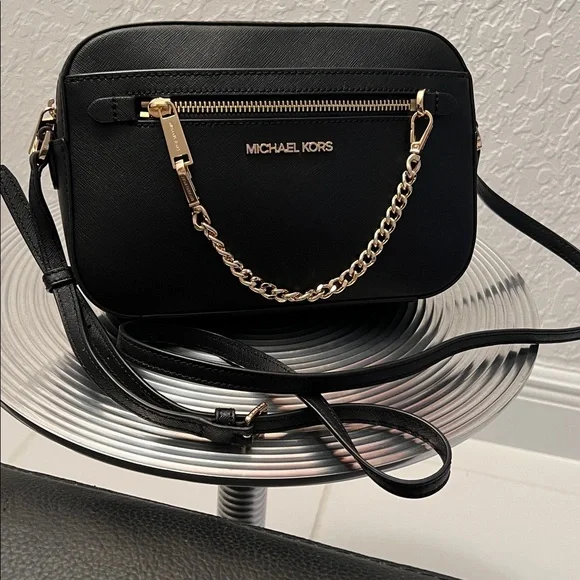 MICHAEL KORS BLACK JET SETTER CROSSBODY BAG with FRONT ZIP COMPARTMENT AND CHAIN - Picture 11 of 11